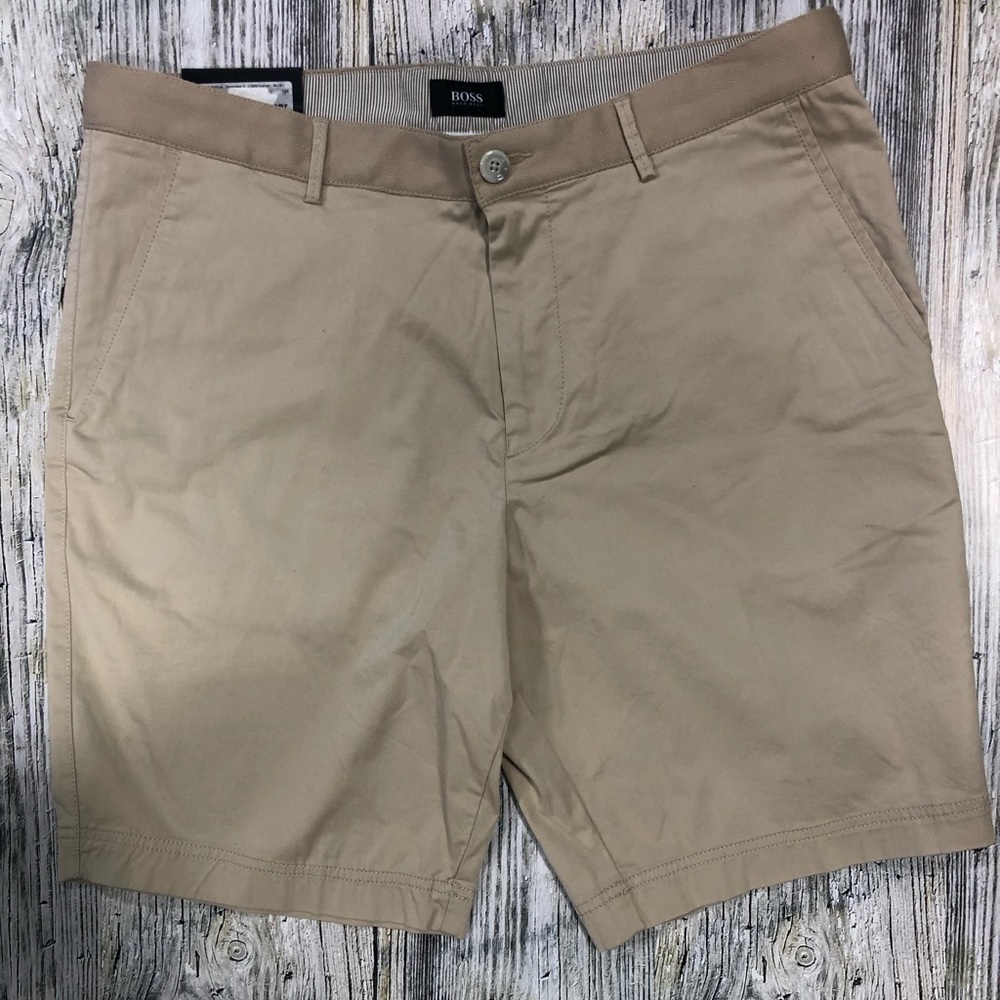 Men’s 34 Hugo BOSS Khaki shorts NWT